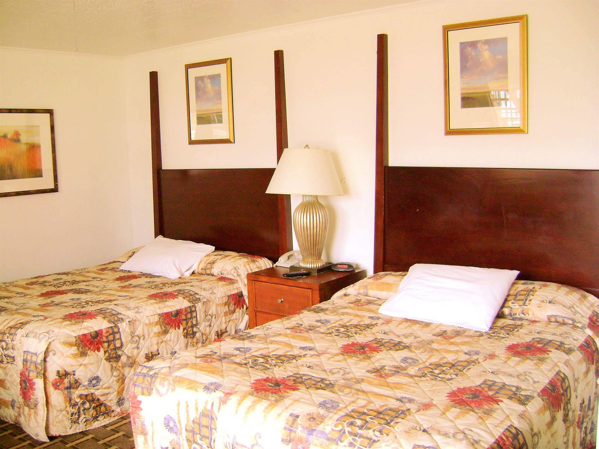 Executive Inn & Suites Lakeview Ngoại thất bức ảnh