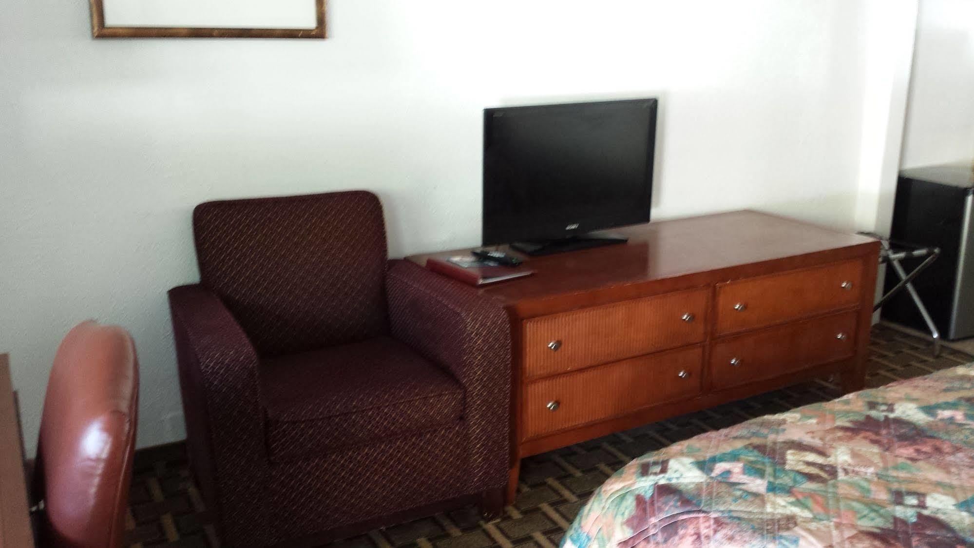 Executive Inn & Suites Lakeview Ngoại thất bức ảnh