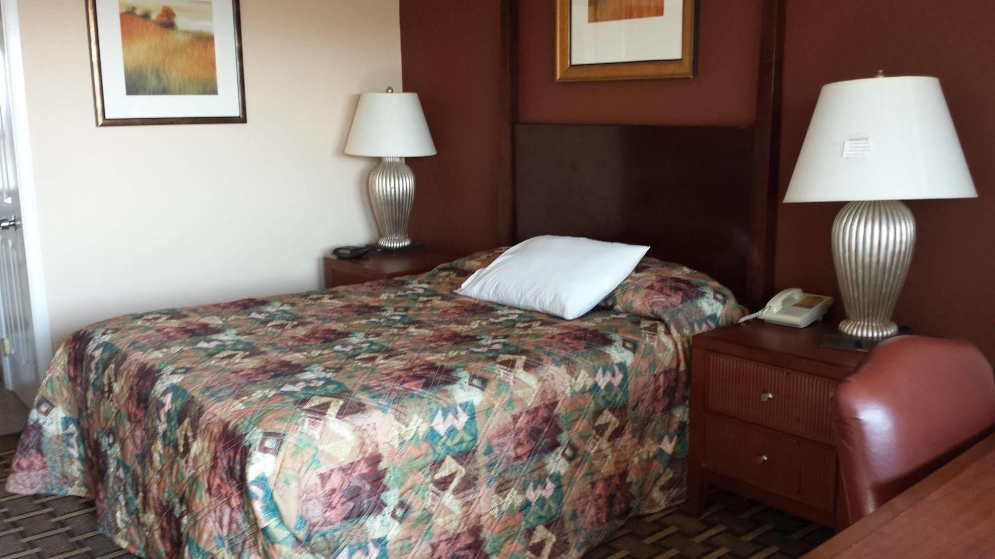 Executive Inn & Suites Lakeview Ngoại thất bức ảnh