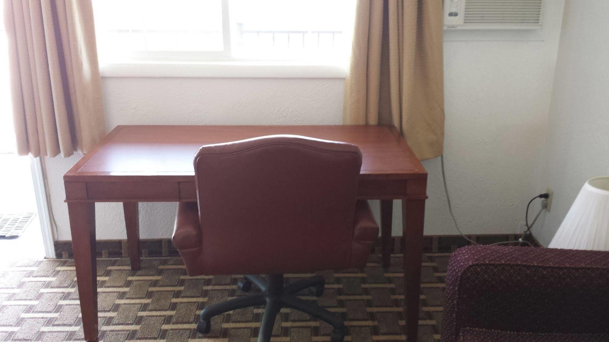 Executive Inn & Suites Lakeview Ngoại thất bức ảnh